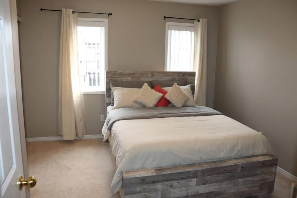 Entire 4 Bed Room Detached Residential Home Ajax Eksteriør billede