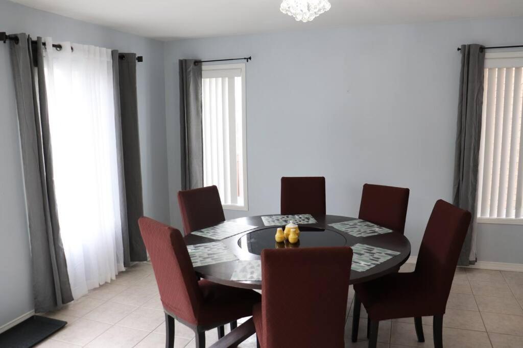 Entire 4 Bed Room Detached Residential Home Ajax Eksteriør billede