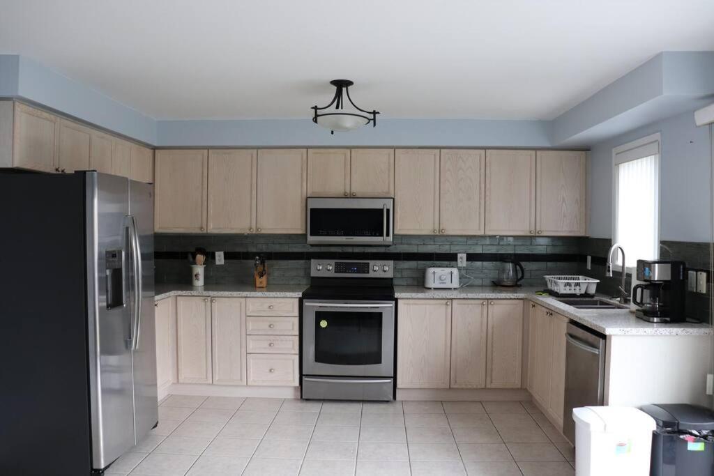 Entire 4 Bed Room Detached Residential Home Ajax Eksteriør billede