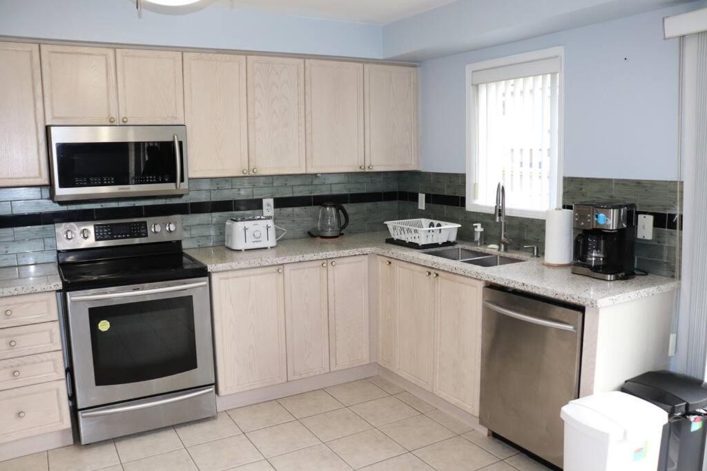Entire 4 Bed Room Detached Residential Home Ajax Eksteriør billede