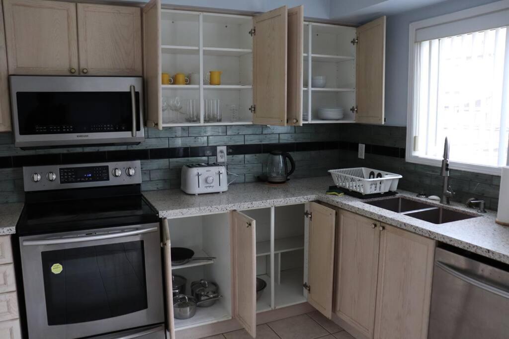 Entire 4 Bed Room Detached Residential Home Ajax Eksteriør billede