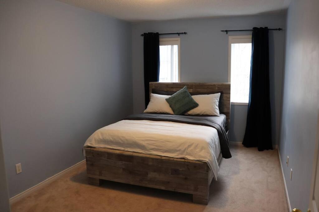Entire 4 Bed Room Detached Residential Home Ajax Eksteriør billede